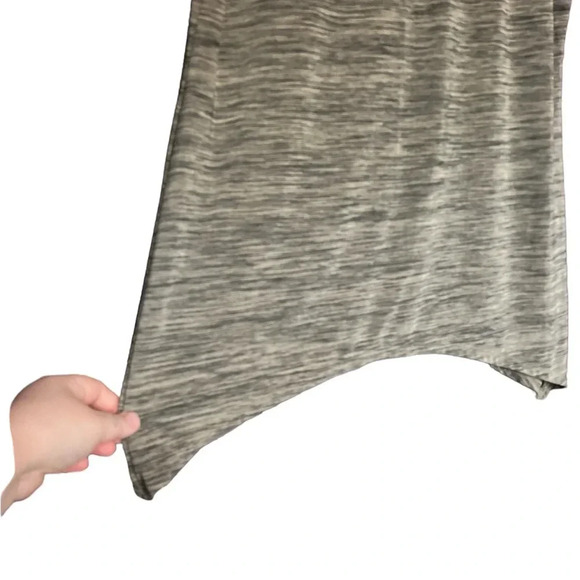 Susan Lawrence size medium top. Gray top, sleeveless, eyelet - Picture 2 of 4